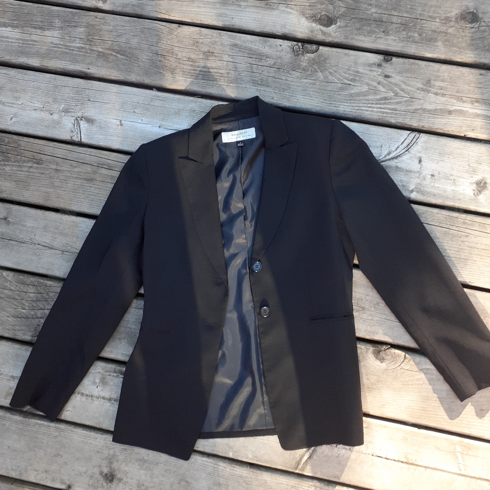 Tahari black blazer